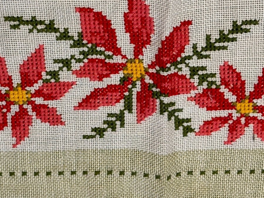 Handbroderad Bordslöpare Med Blommor - Jul - Mäter 101,5x35,5cm