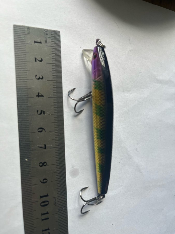 Flytande wobbler med rasselkulor ca 9gr och 10cm