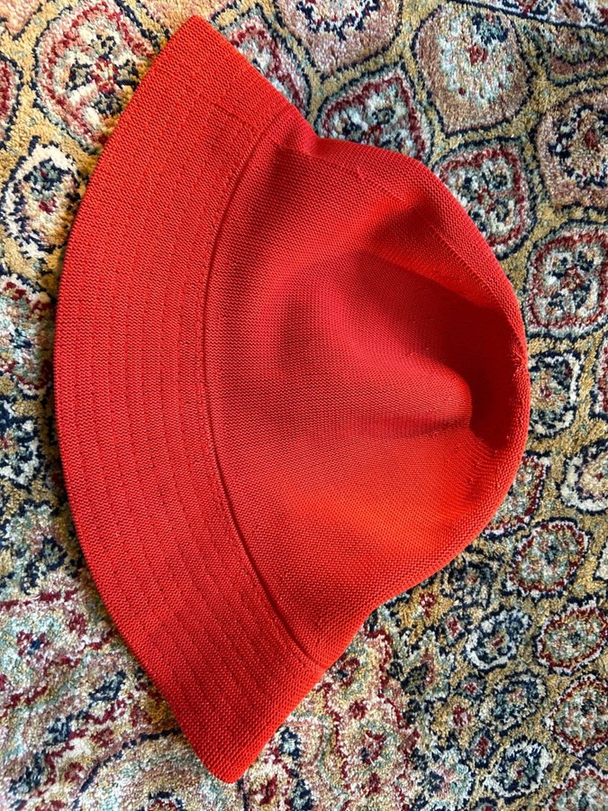 Kangol röd hatt