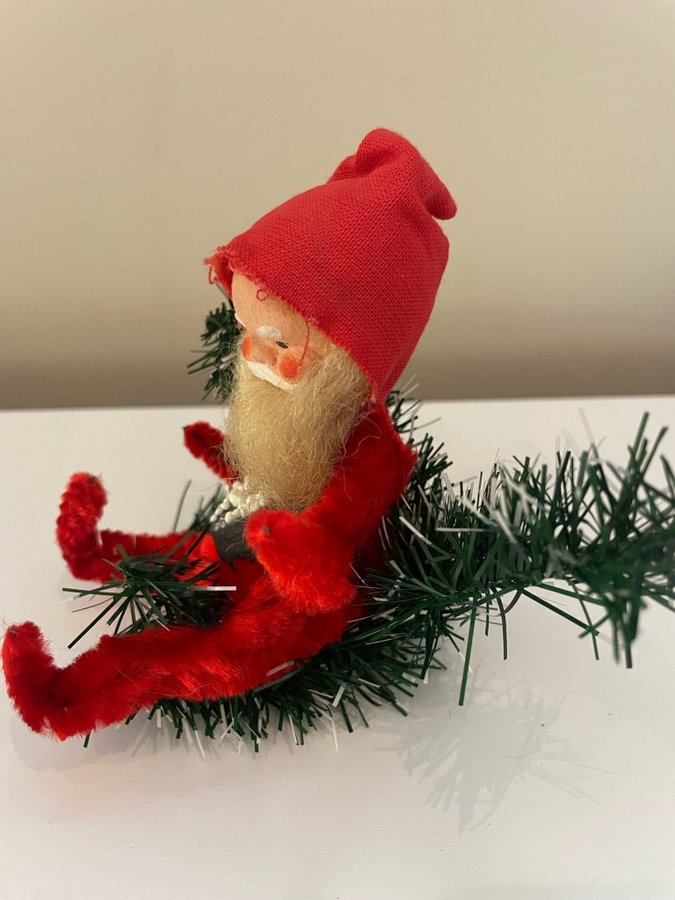 Supersöt äldre tomte på grankvist tomte jultomte retro