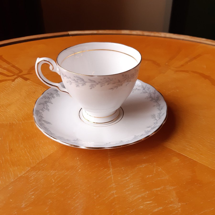 Tuscan Fine English Bone China kaffekopp med fat