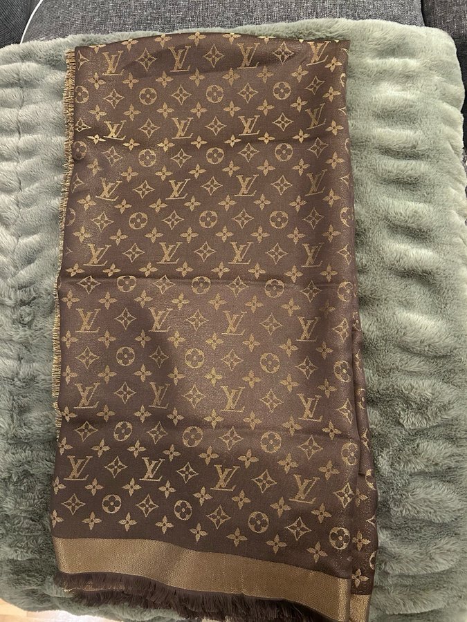 Louis Vuitton Monogram Shine Shawl