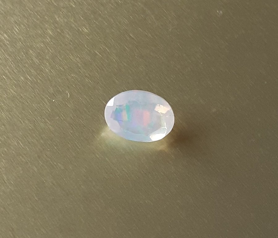 OPAL cabochon nr6 / facettslipad / hög kvalité! / ca 0,9 karat / Etiopisk opal