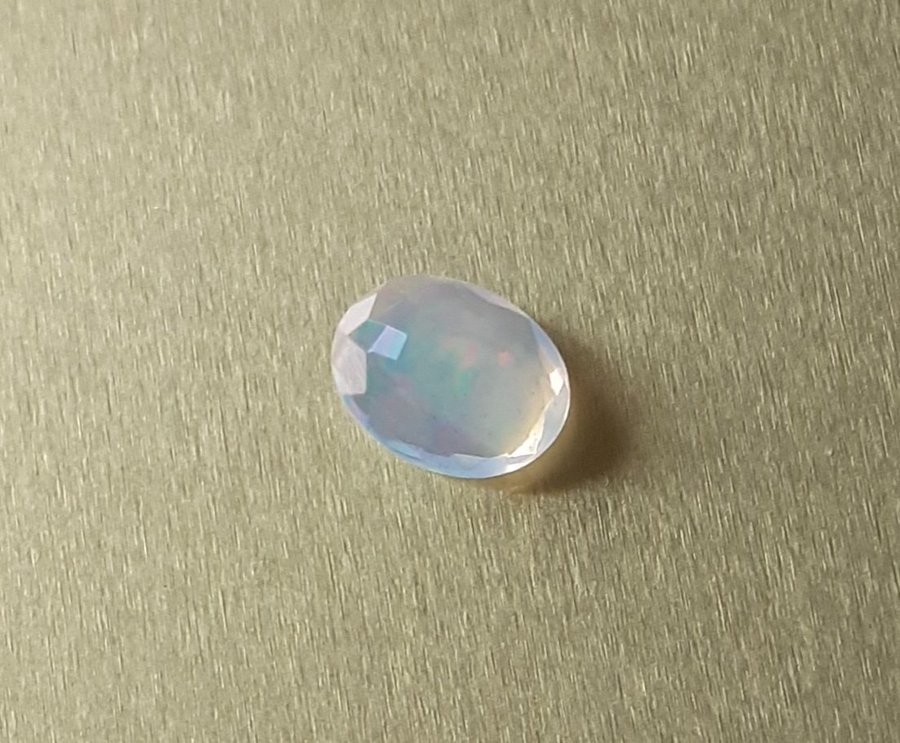 OPAL cabochon nr6 / facettslipad / hög kvalité! / ca 0,9 karat / Etiopisk opal