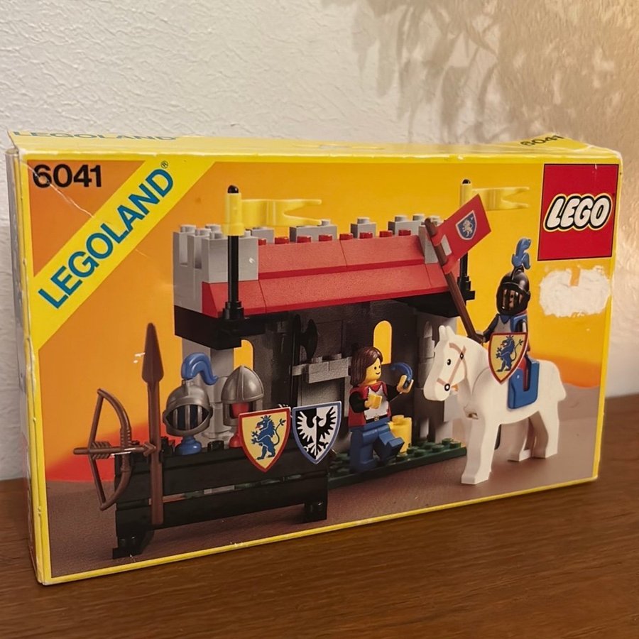 LEGO 6041 - Armor Shop - oöppnad original