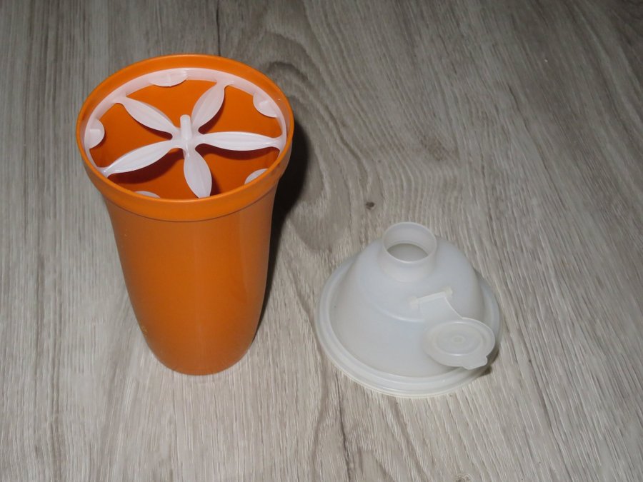 Tupperware Easy Shaker 500 ml till såser vispgrädde etc mycket fint beg skick