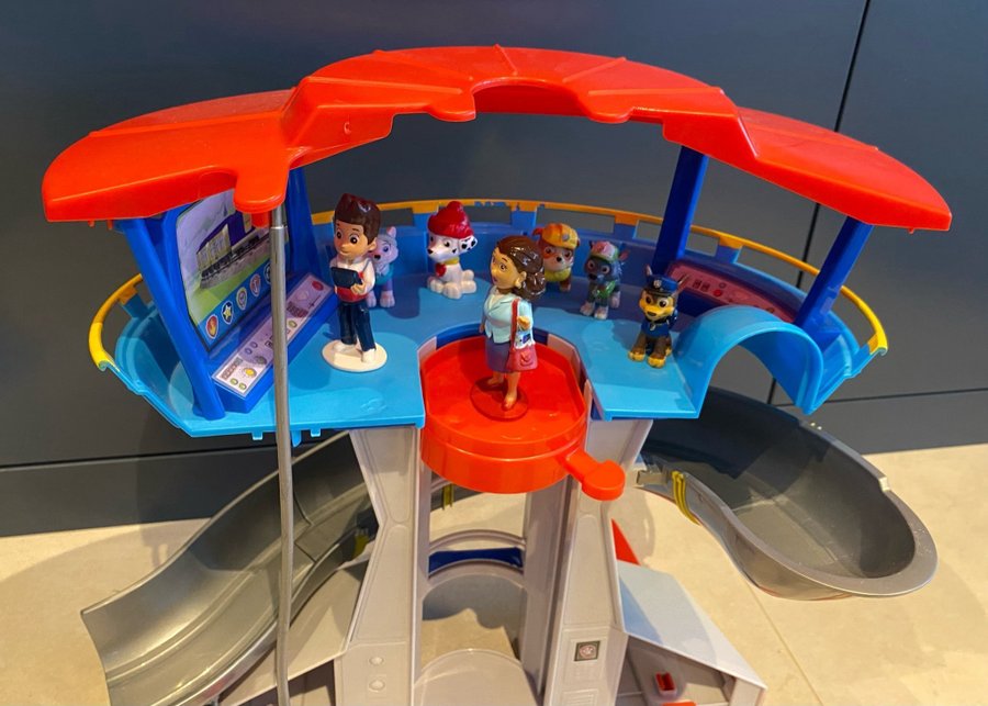 Paw patrol, utkikstorn samt figurer.