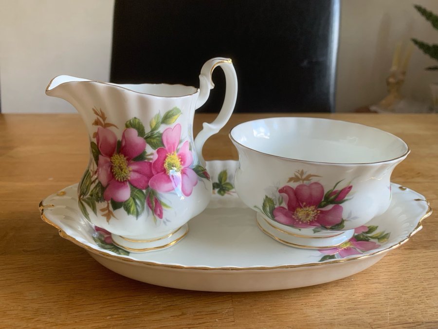 Royal Albert Prairie Rose Socker- och gräddkanna med fat