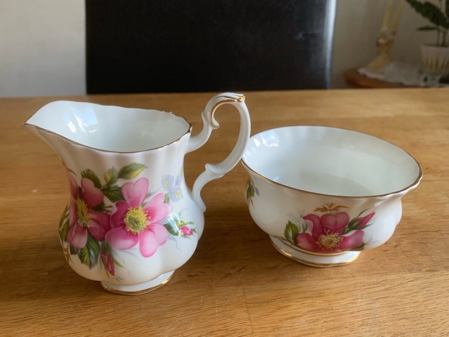 Royal Albert Prairie Rose Socker- och gräddkanna med fat