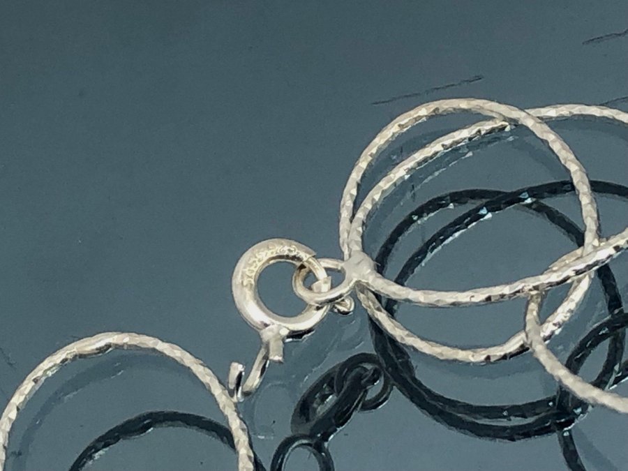 Silvrig äldre udda armlänk i sterling silver, ringar