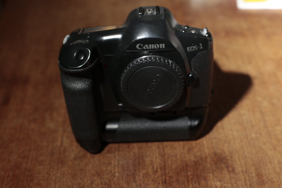 Canon EOS-1