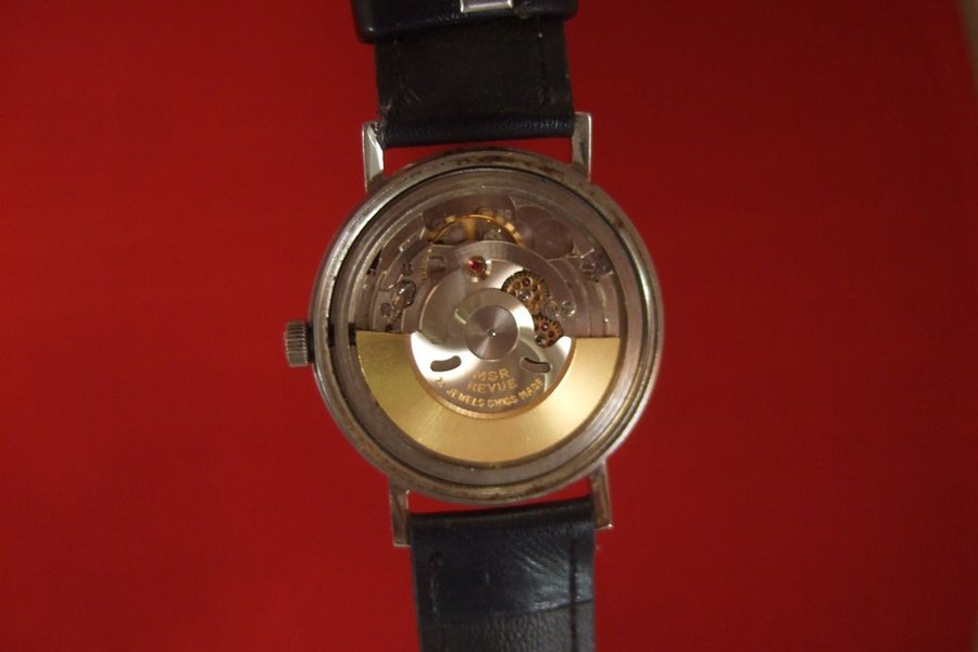 Revue Automatic. F504550