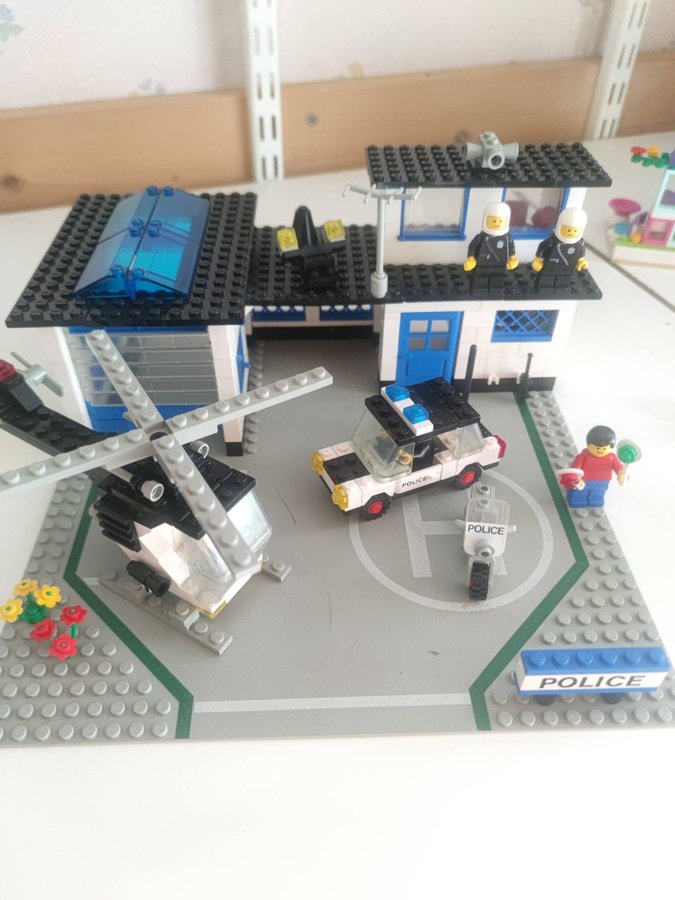 Lego 6384 Police Station