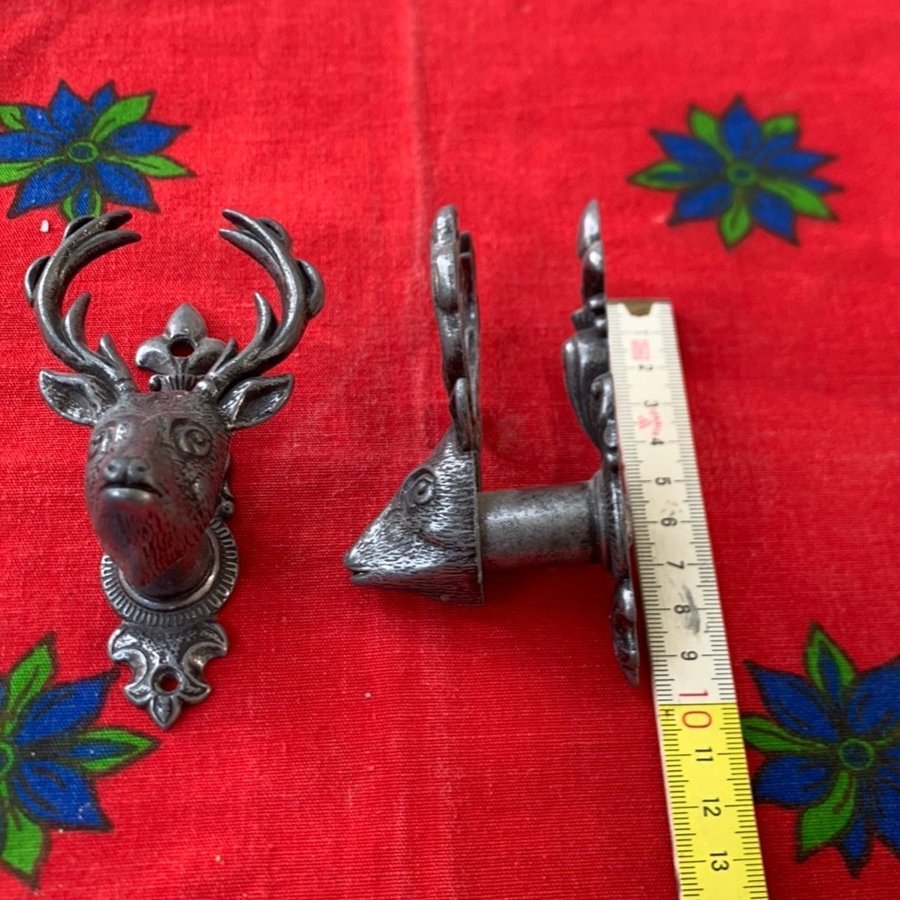 Set med 2 Vintage Deer Head Klädkrokar Garderobskrokar Metall | 2-delad