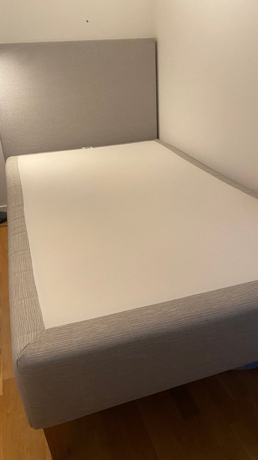 Hilding Original kvalitetssäng med sänggavel 120 cm