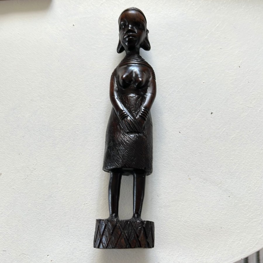 Afrikans handgjord träfigurer kvinna