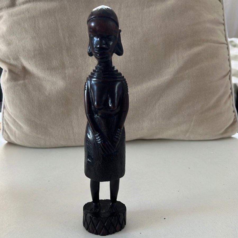 Afrikans handgjord träfigurer kvinna