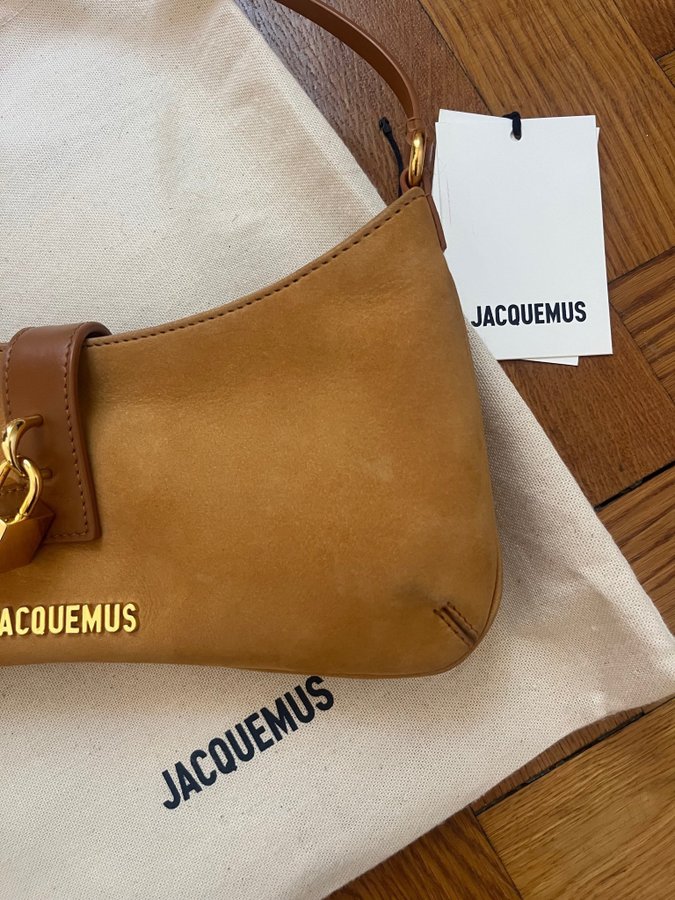 Jacquemus Le Bisou