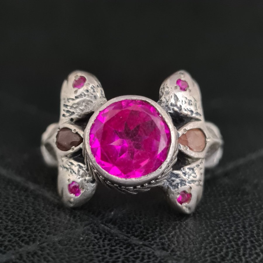 ANTIK HANDGJORD RING ,ÄKTA SILVER, ROSA SAFIR STENAR, ORM