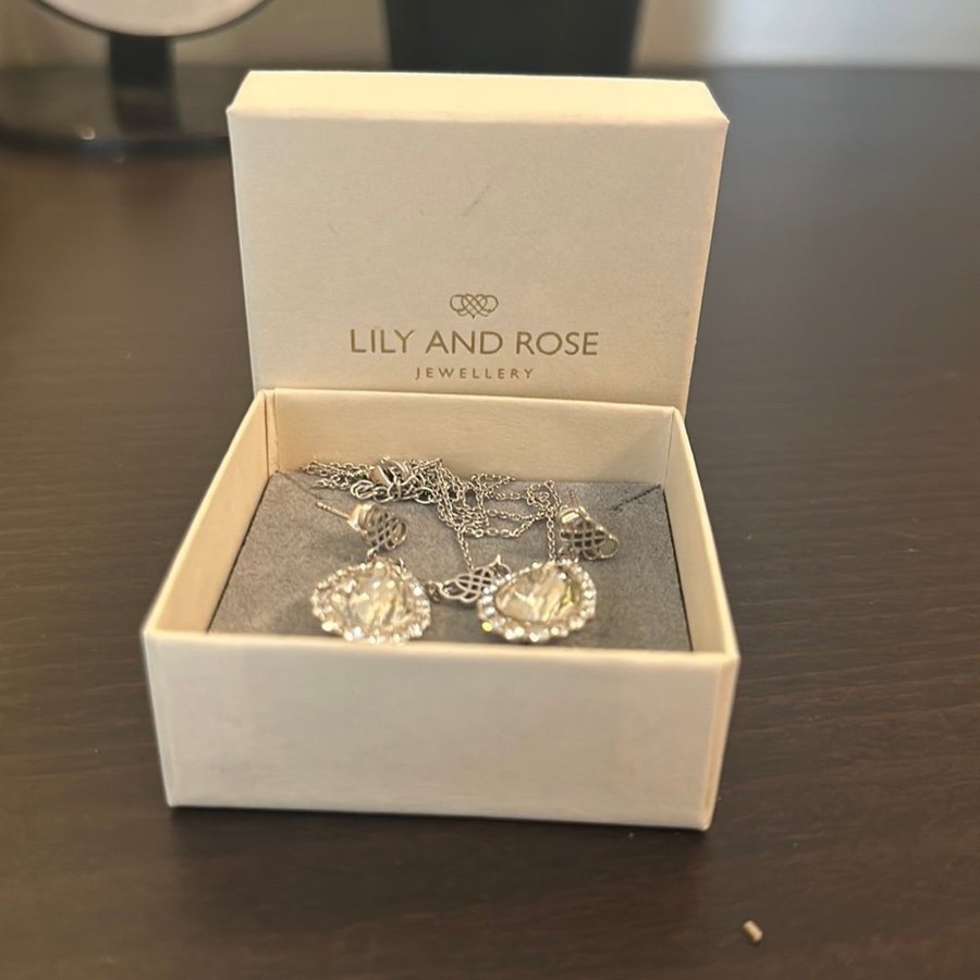 Lily and Rose set nytt