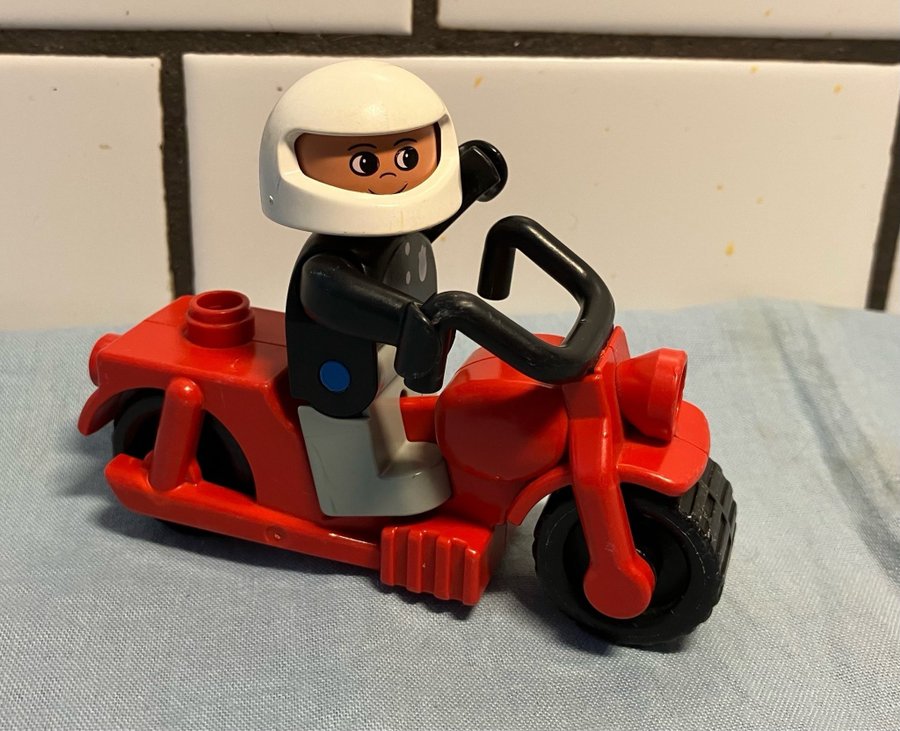 Duplo Polis med MC Motorcykel