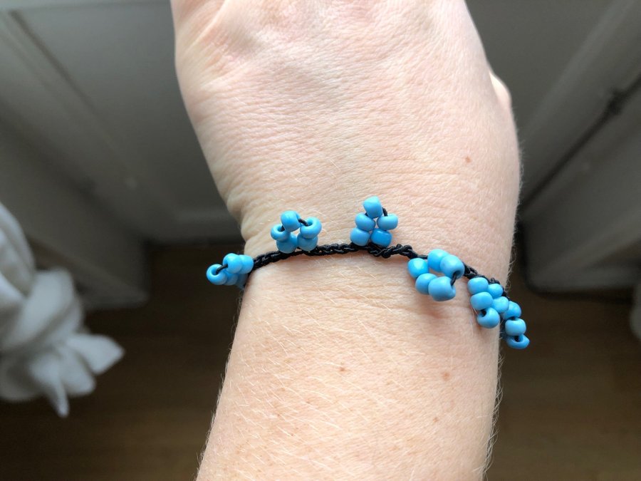 Handgjort armband med pärlor