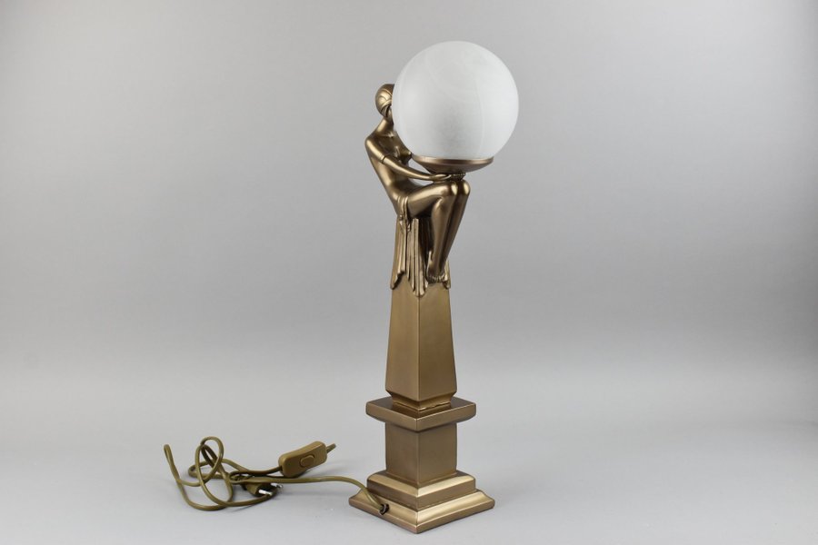 Art Deco Stil bordslampa med kvinnofigur