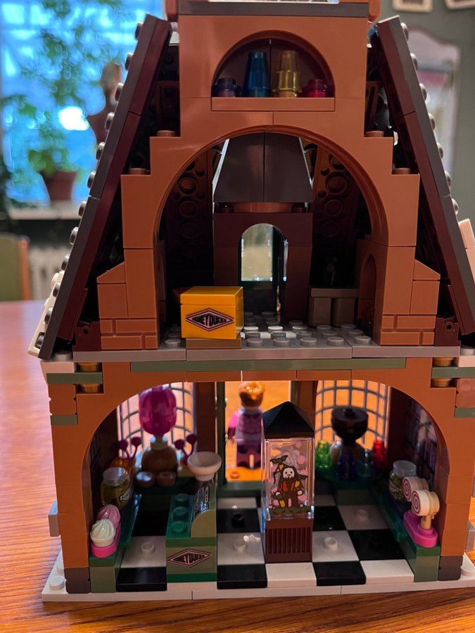 LEGO Harry Potter 76388 - Hogsmeade Village Visit