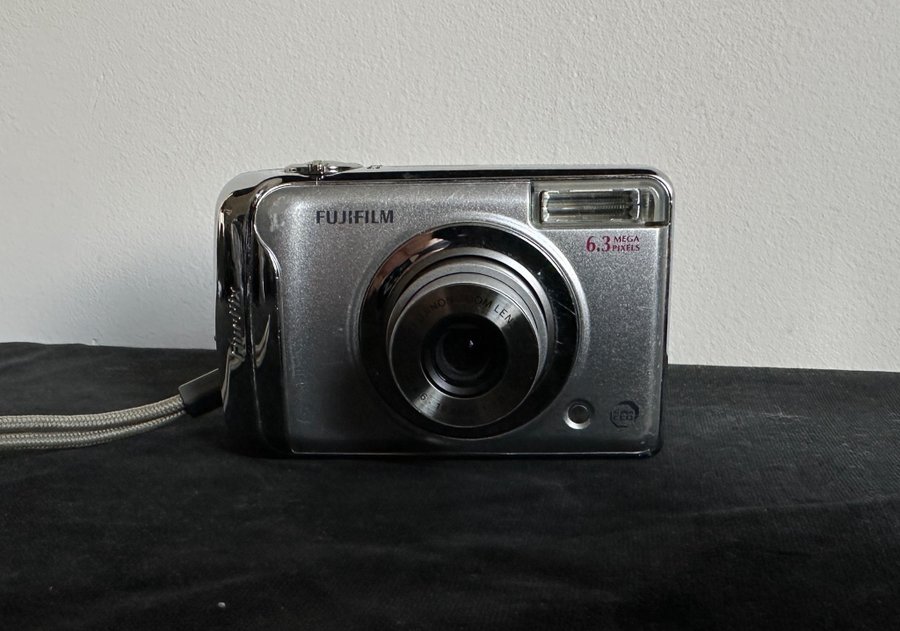 FUJIFILM FINEPIX A610 DIGITAL CAMERA (6MP, 3x Optical Zoom) 2.4 inch LCD