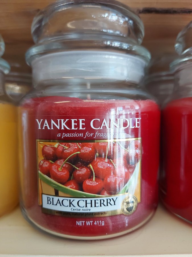 2 st Yankee Candle Black Cherry- Medium