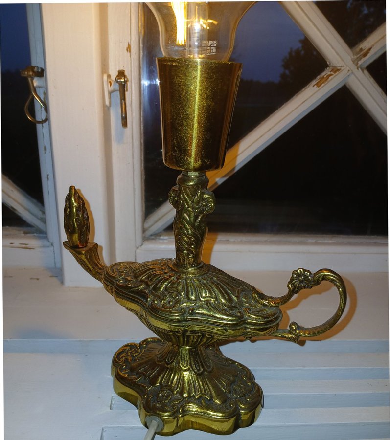 BORDSLAMPA -mässing "Alladin"/GMA/ 1900-tal