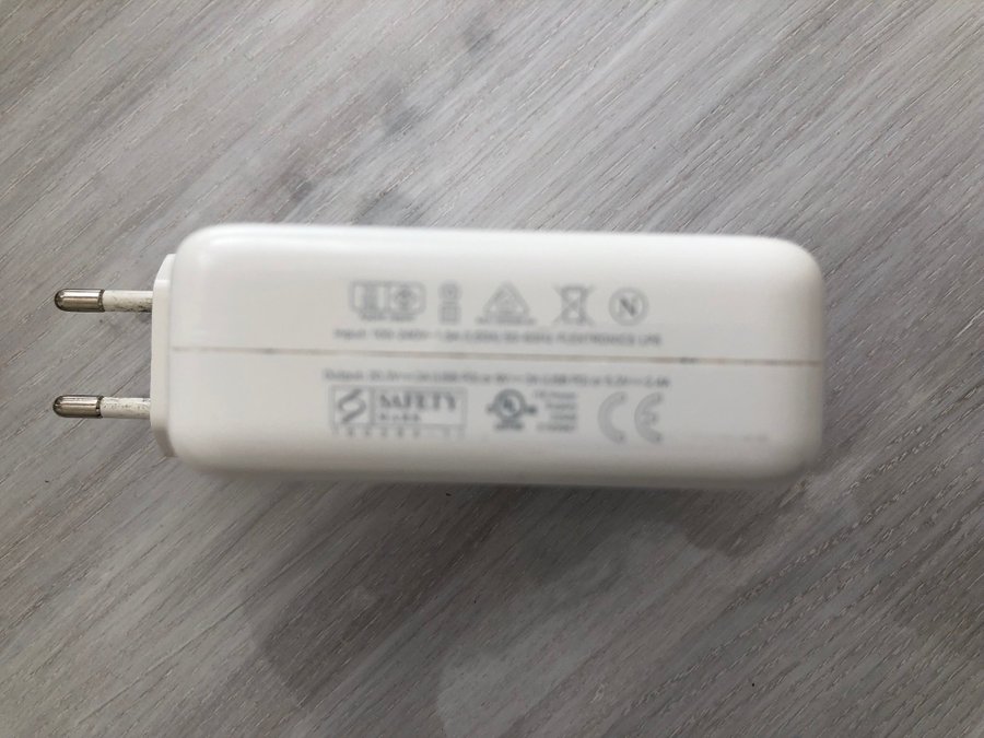 Apple 61 Watt USB-C strömadapter A1718