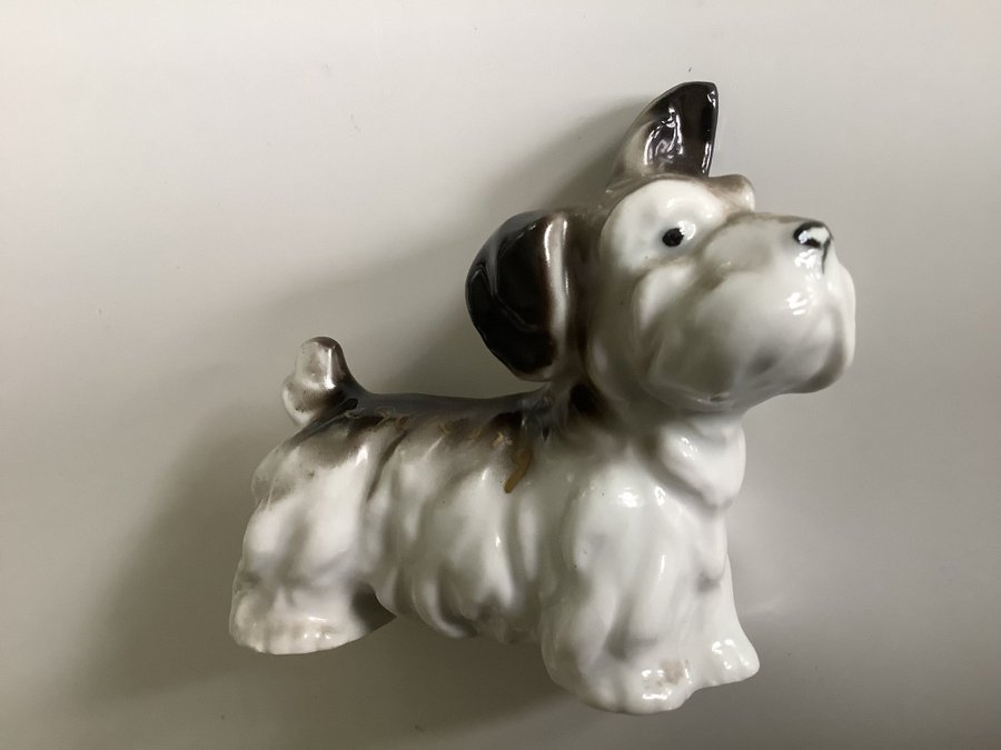 Underbar Skotsk terrier hund porslin figurin antik souvenir