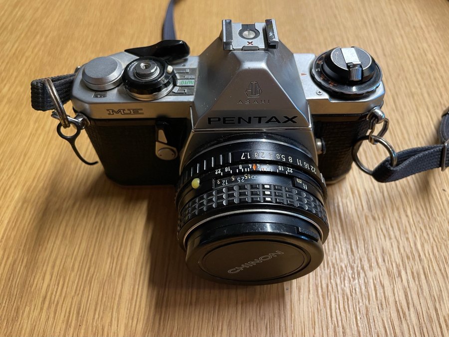 Pentax ME systemkamera med normalobjektiv