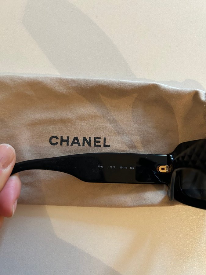 Vintage Chanel solglasögon fint skick smala trend