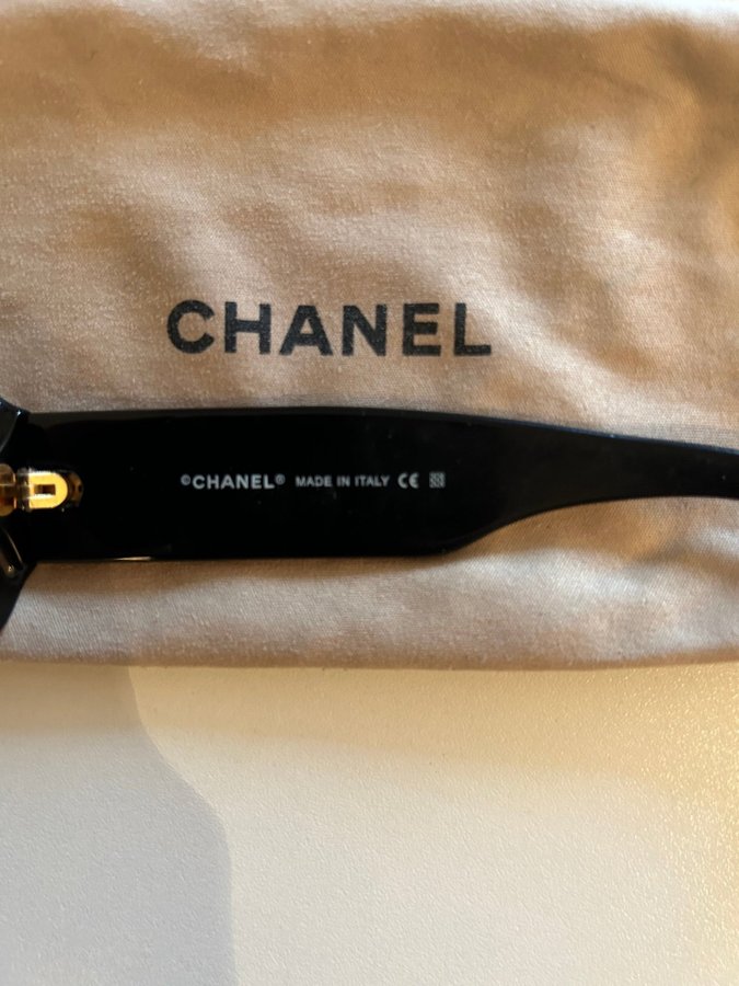 Vintage Chanel solglasögon fint skick smala trend