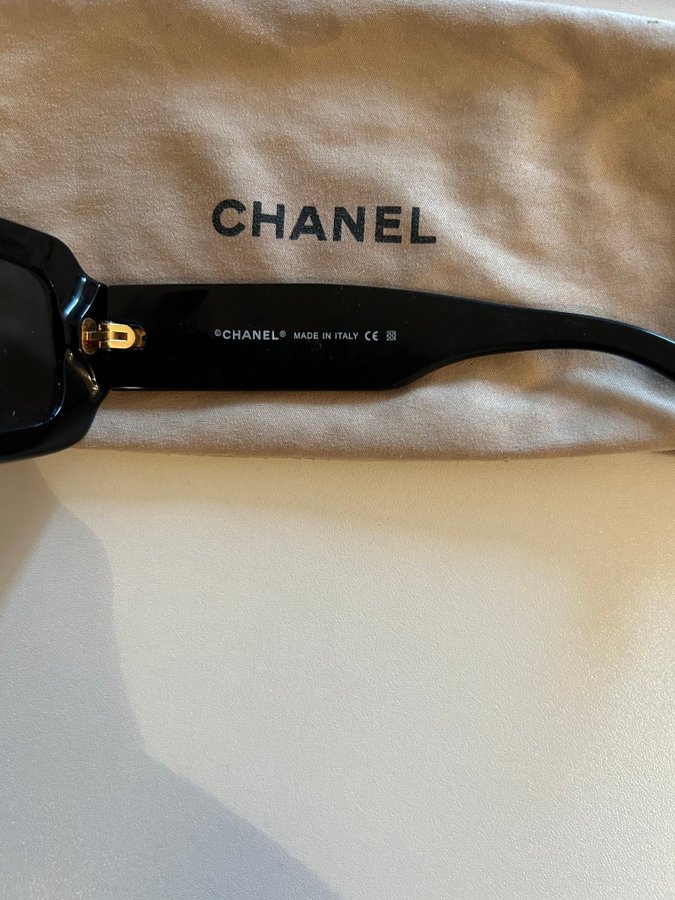 Vintage Chanel solglasögon fint skick smala trend