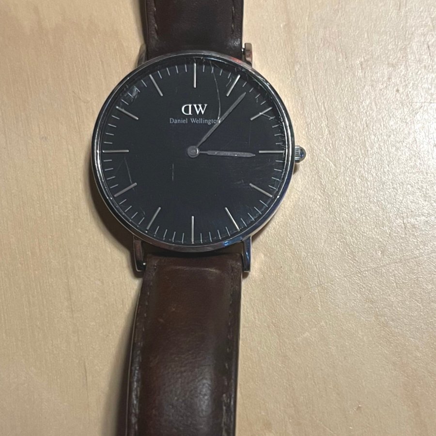 Klocka Herrur Daniel Wellington svart urtavla