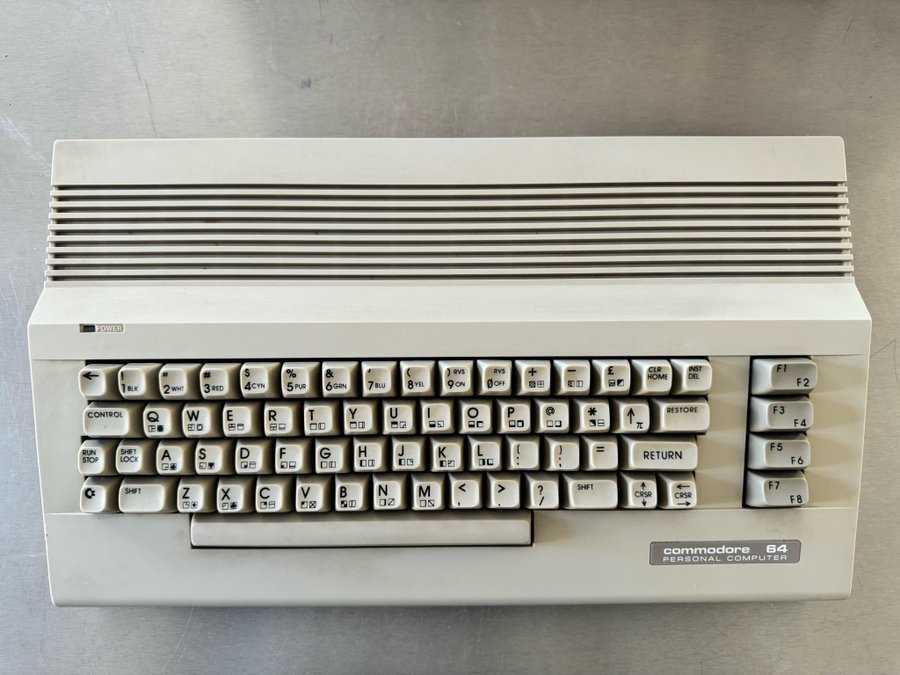 Commodore 64C (boxed) med assy. 250469 (999100)