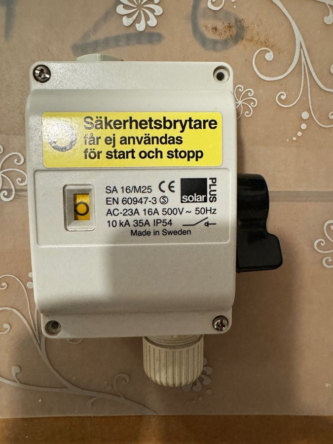 Eluttag, strömbrytare, kontaktdon