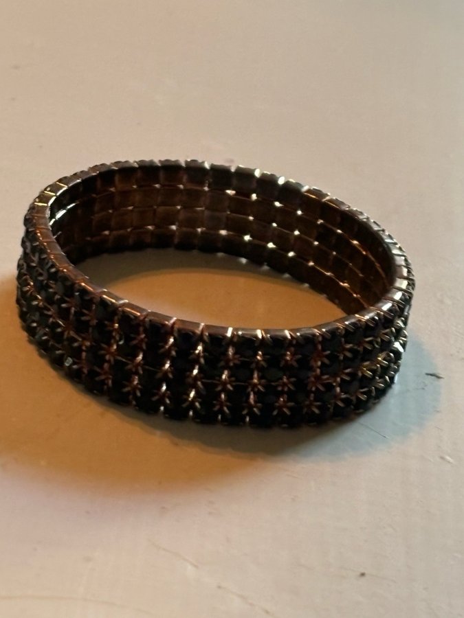 Armband, svart, strass, 30 kr