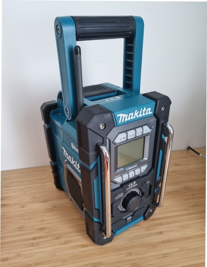 Makita DMR300 Bluetooth Radio