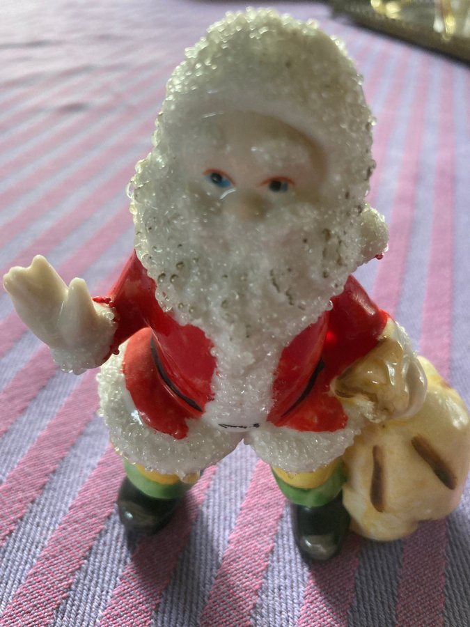 ÄLDRE TOMTE MED STRÖSSEL