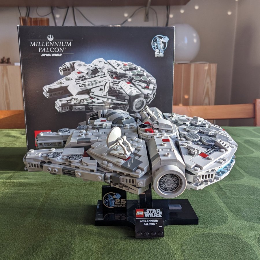 LEGO Star Wars Millennium Falcon 75257