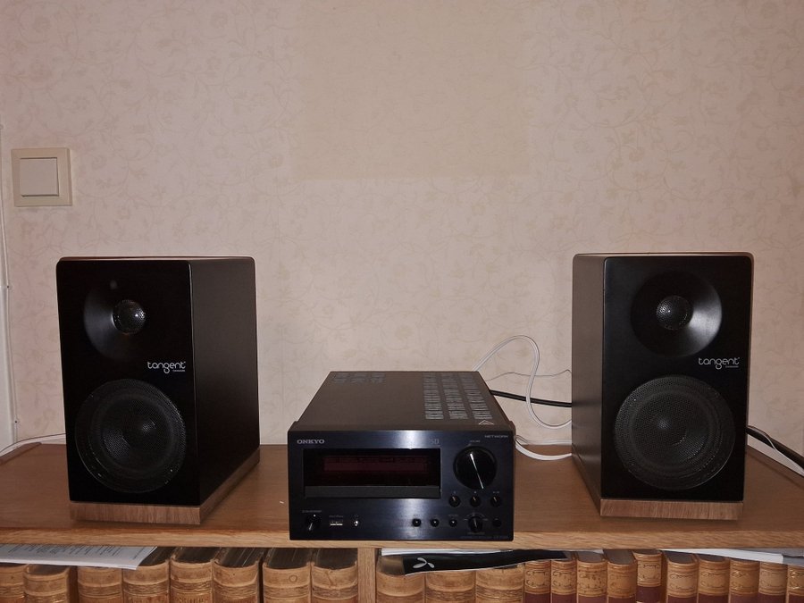 Onkyo CR-N765 Receiver med Tangent Högtalare