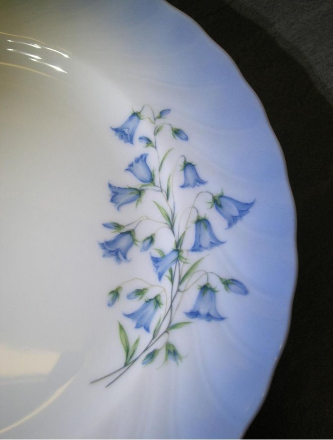 8st TALLRIKAR från Campanula Rotundifolia Christineholm Porcelaine Fyrklövern