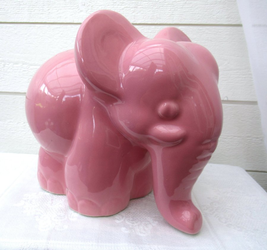 Stora elefanten Jie Keramik Gantofta rosa retro 80-tal etikett kitsch elefant