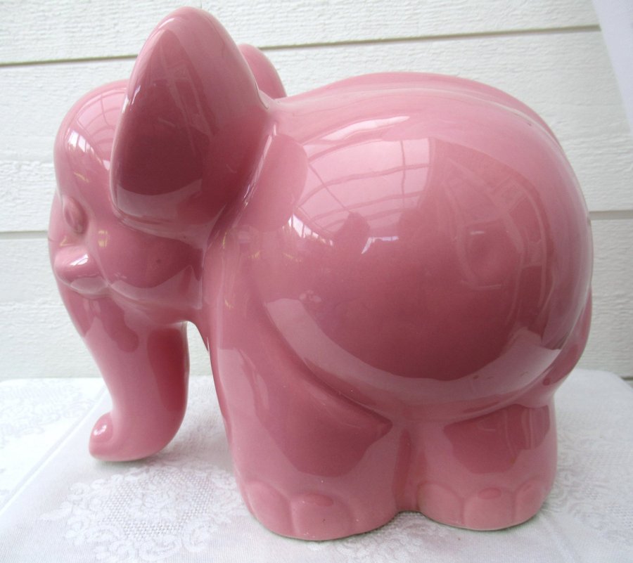 Stora elefanten Jie Keramik Gantofta rosa retro 80-tal etikett kitsch elefant