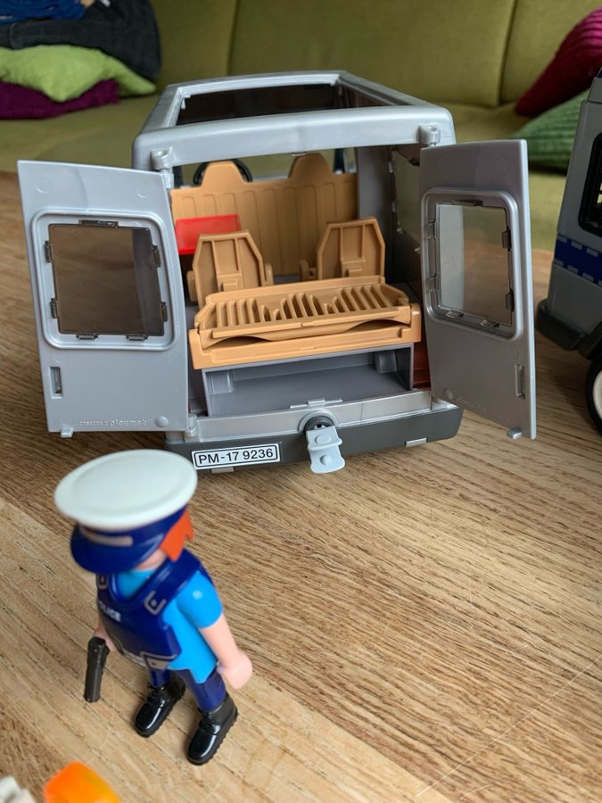 Playmobil Polisbilar med tillbehör