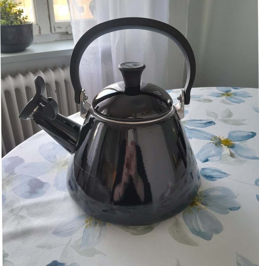 Le Creuset svart vattenkittel (vattenkokare) 16L